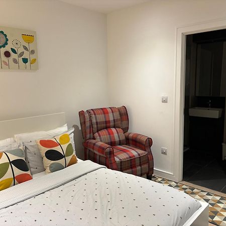 Modern En-Suite Room And Self Catering In 런던 외부 사진