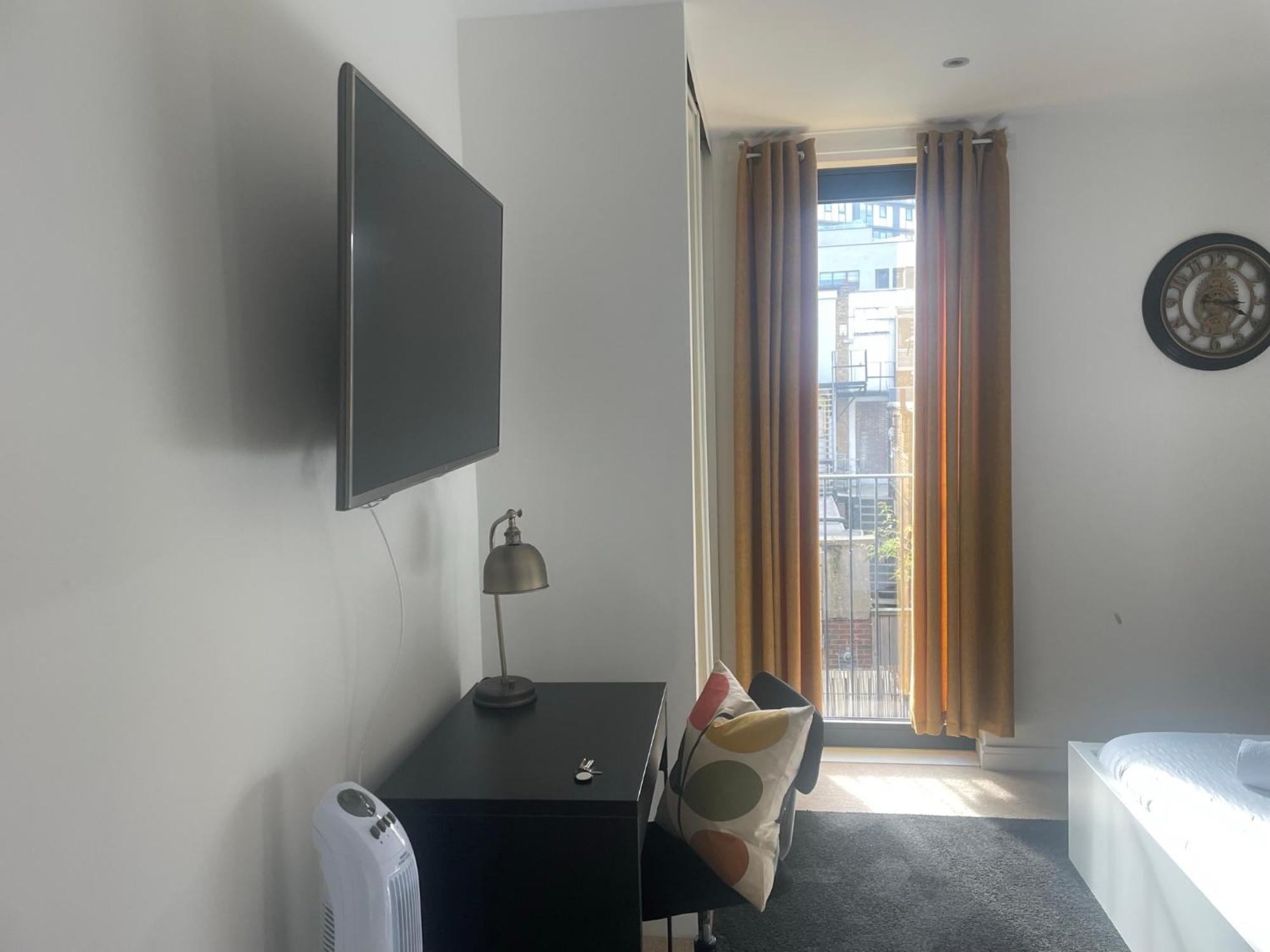 Modern En-Suite Room And Self Catering In 런던 외부 사진